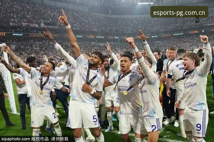 阿斯顿维拉30年冠军荒终结，埃梅里如何缔造欧联杯五冠传奇？
